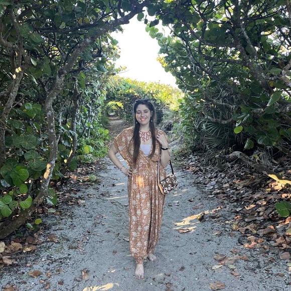 Meet your Posher, Kelly May๐ - Picture 4 of 16